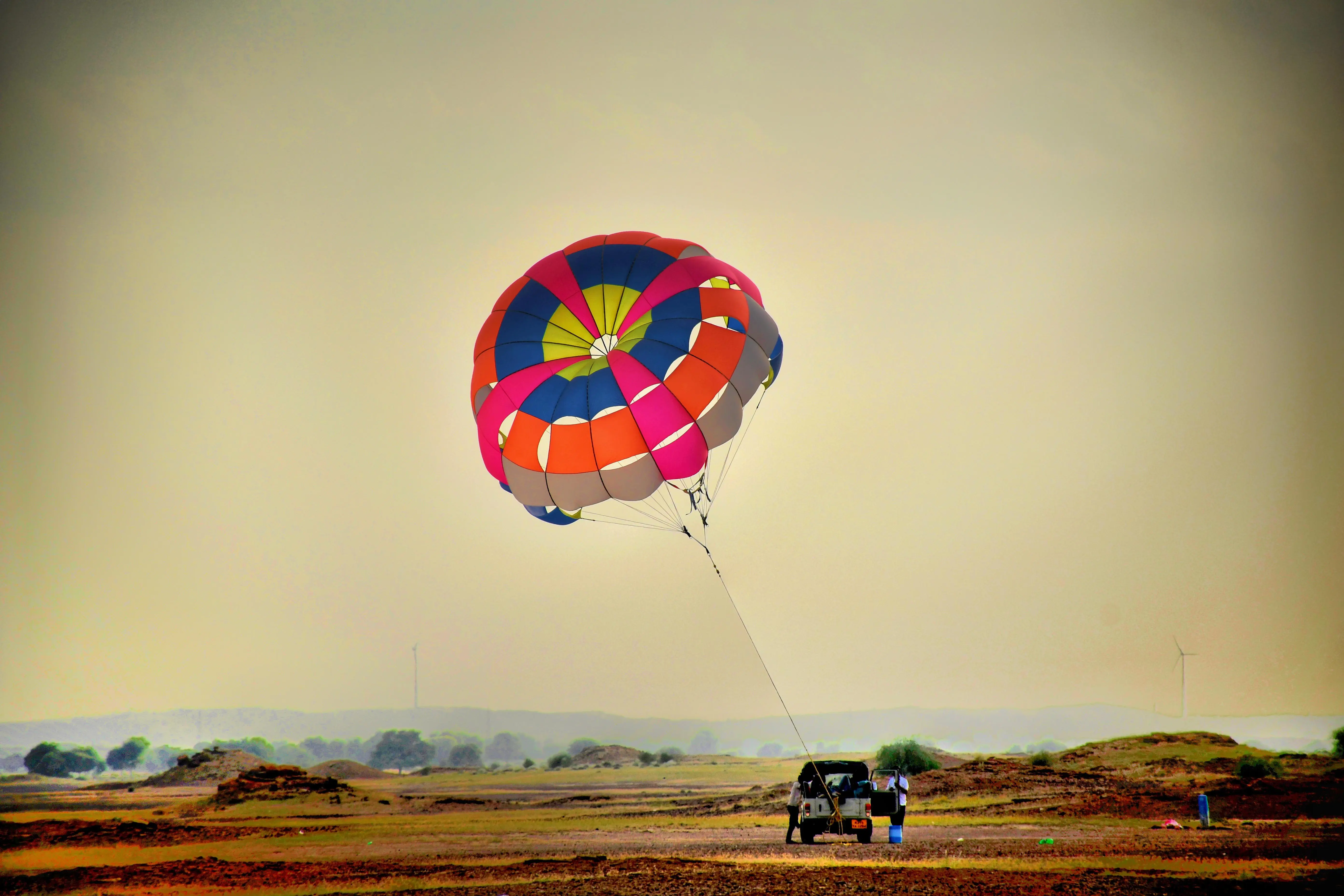 Jeep safari crossing the Sam Sand Dunes near Jaisalmer